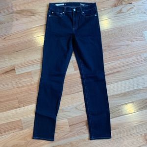 Gap- Resolution Slim Straight Jeans
